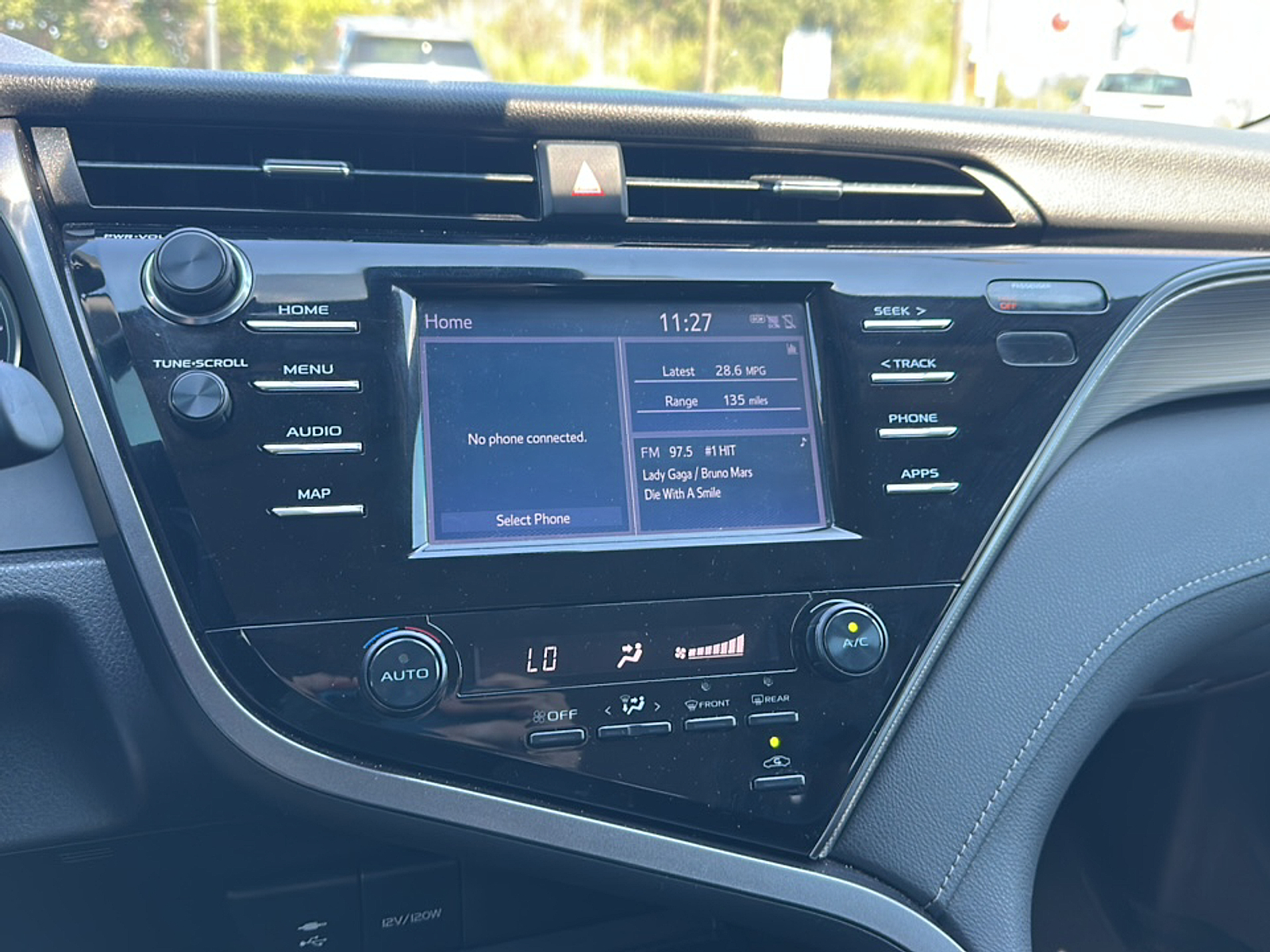 2019 Toyota Camry SE photo 9