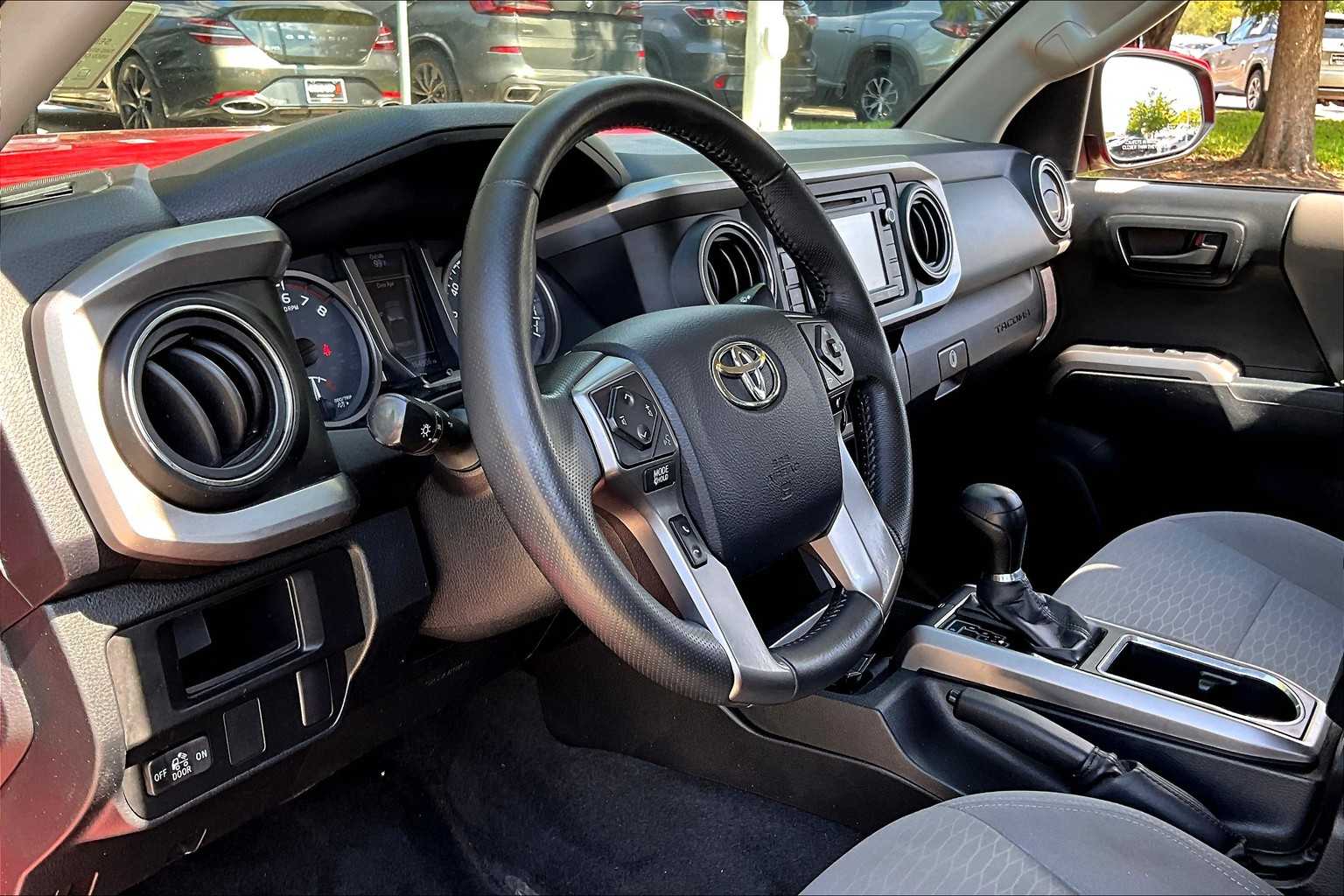 2017 Toyota Tacoma SR5 photo 15