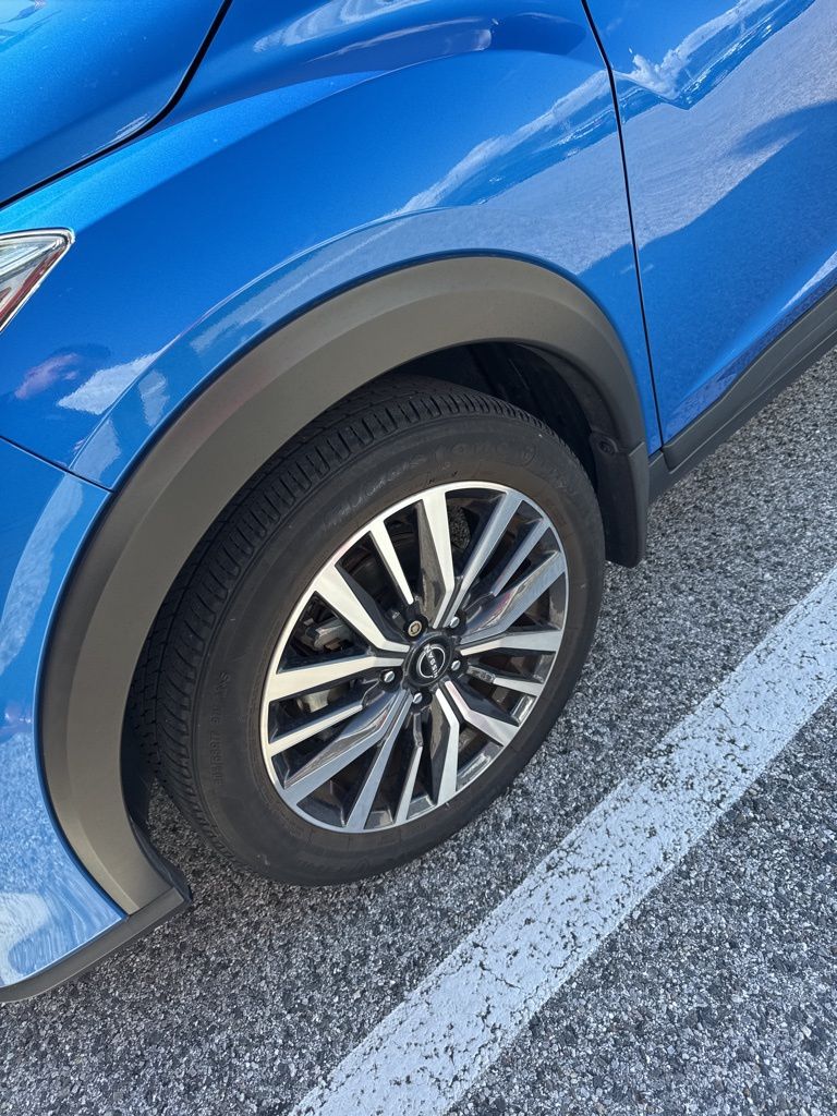 2023 Nissan Kicks SV photo 3