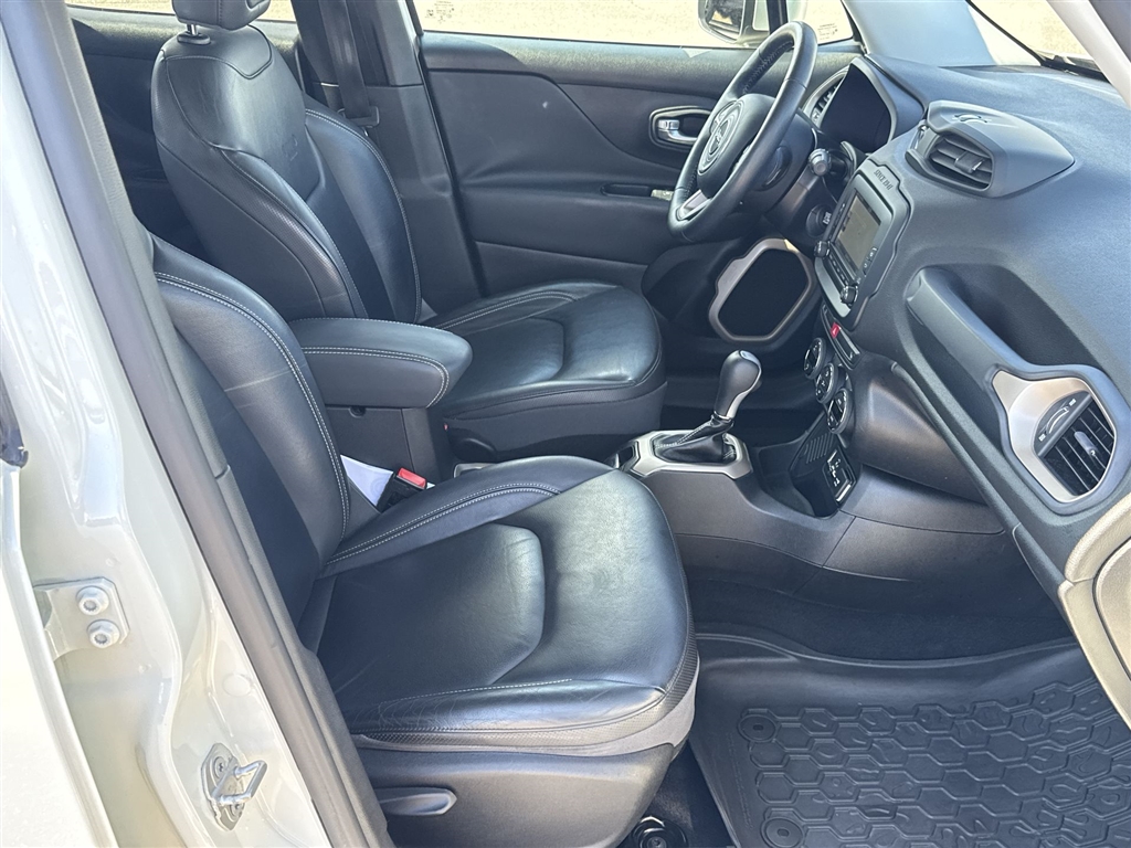 2016 Jeep Renegade Limited photo 25