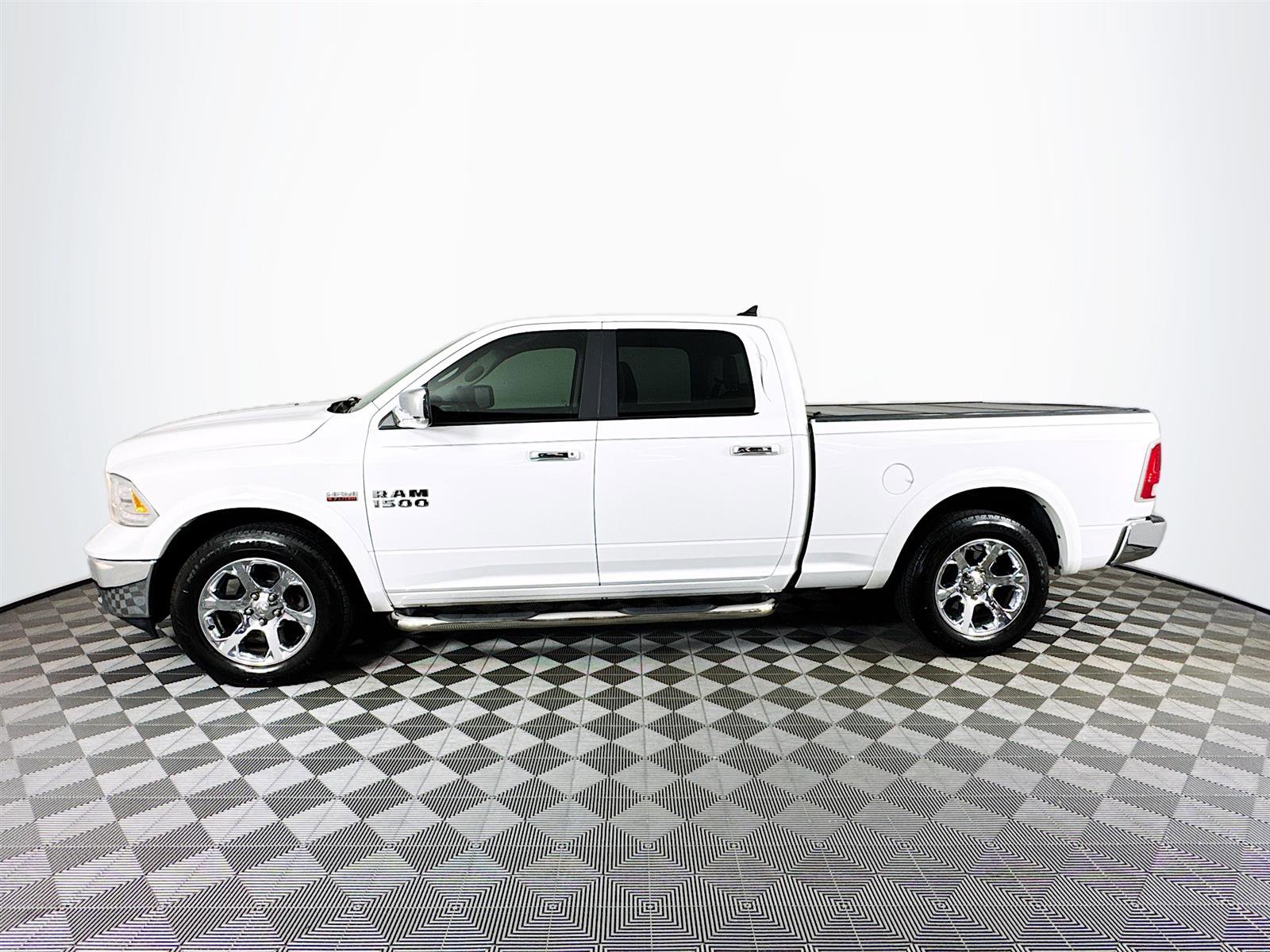 2017 Ram 1500 Laramie photo 4