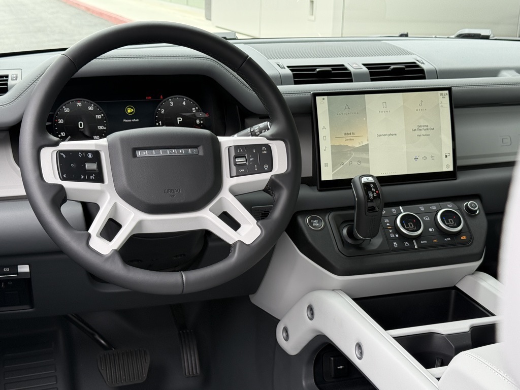 2025 Land Rover Defender 110 S photo 18