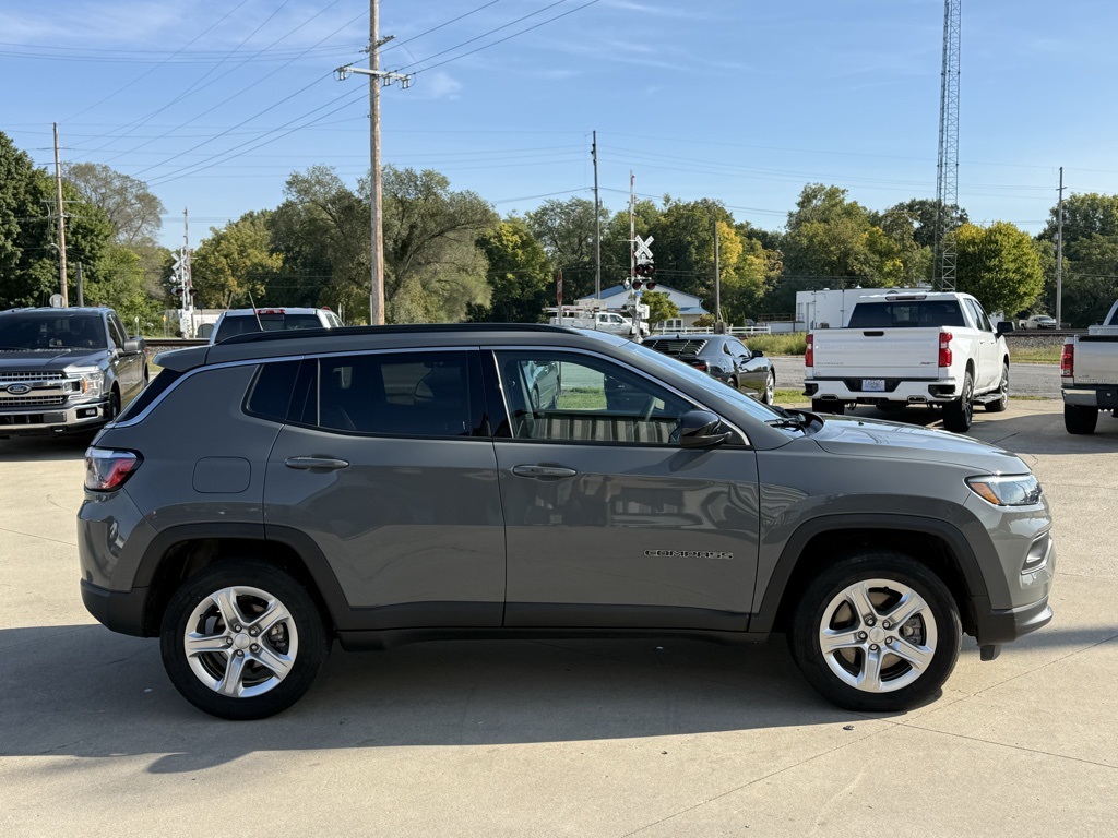 2024 Jeep Compass Latitude photo 7