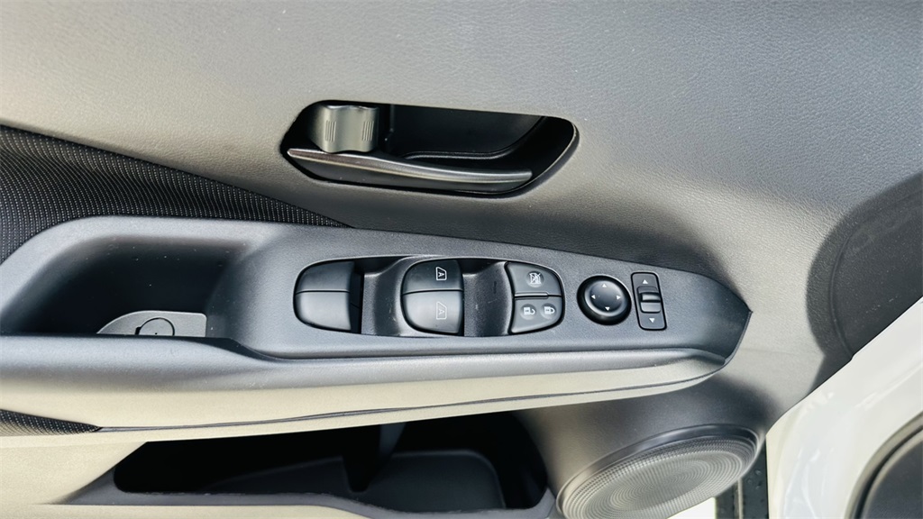 2025 Nissan Kicks Play S photo 12