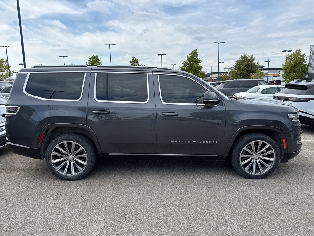 2022 Jeep Grand Wagoneer II photo 2