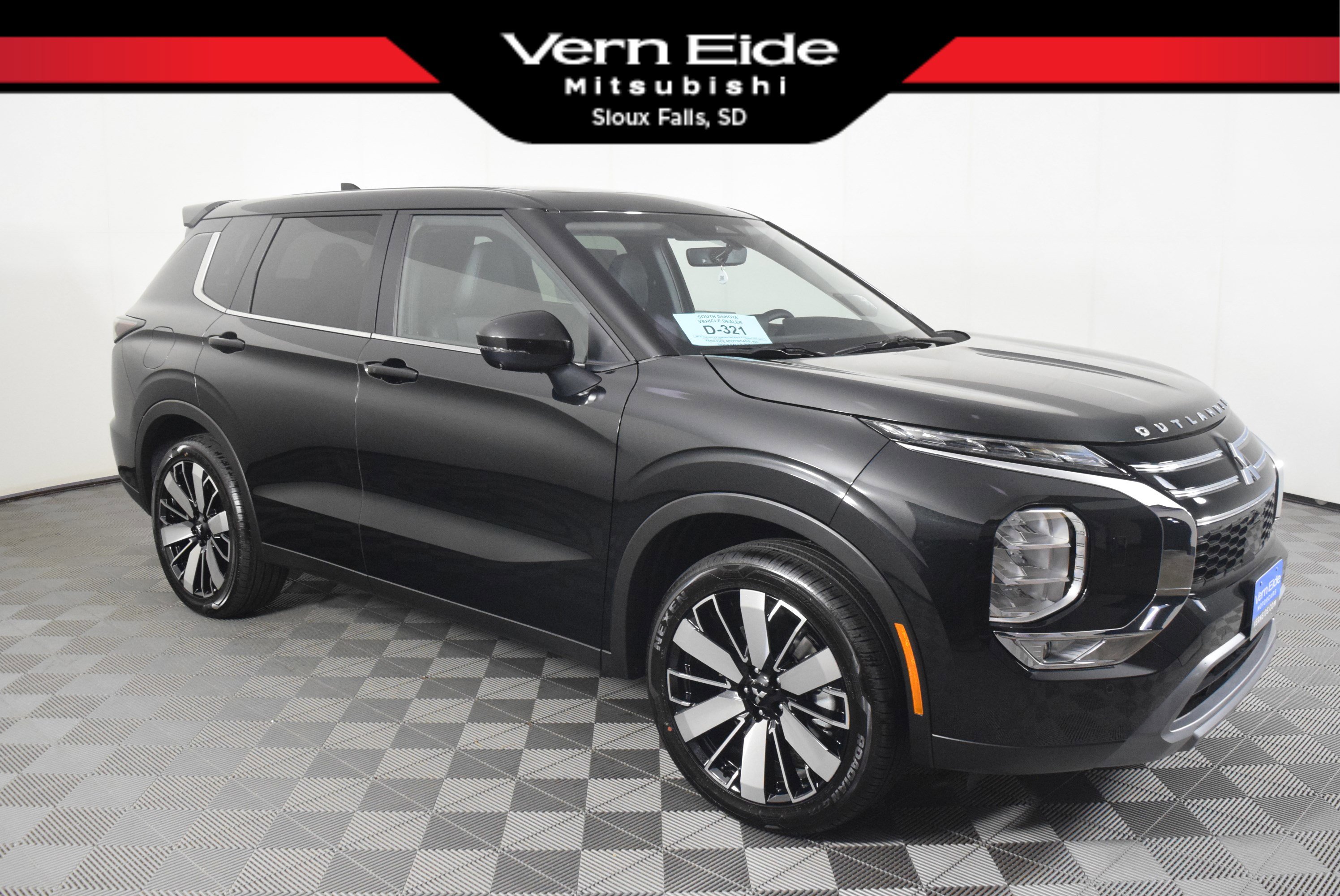 2025 Mitsubishi Outlander SE's photo