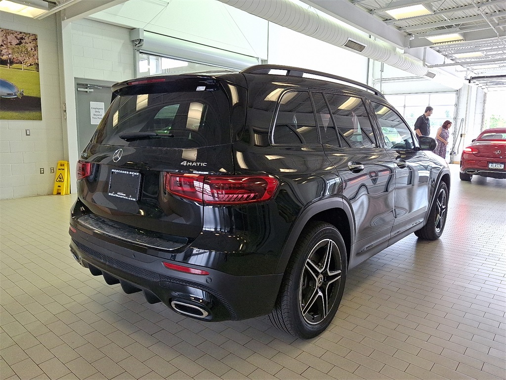 2026 Mercedes Benz GLB 250 4MATIC photo 3