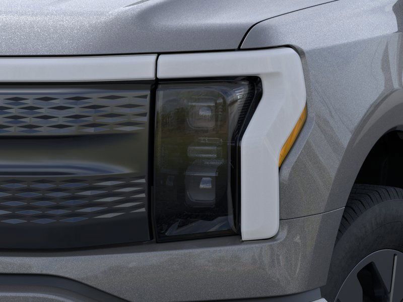 2025 Ford F-150 Lightning XLT photo 18