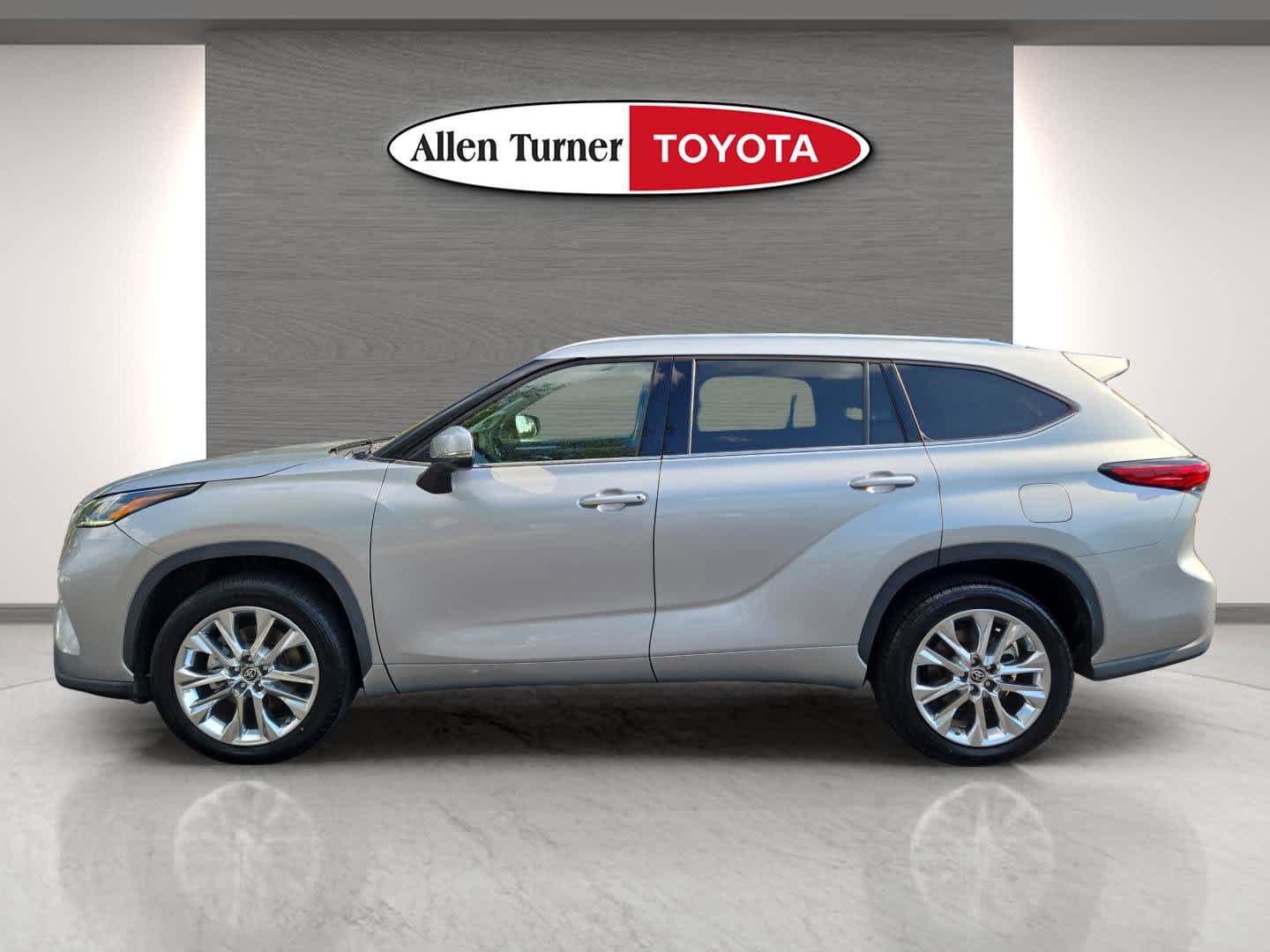 2022 Toyota Highlander Limited photo 10