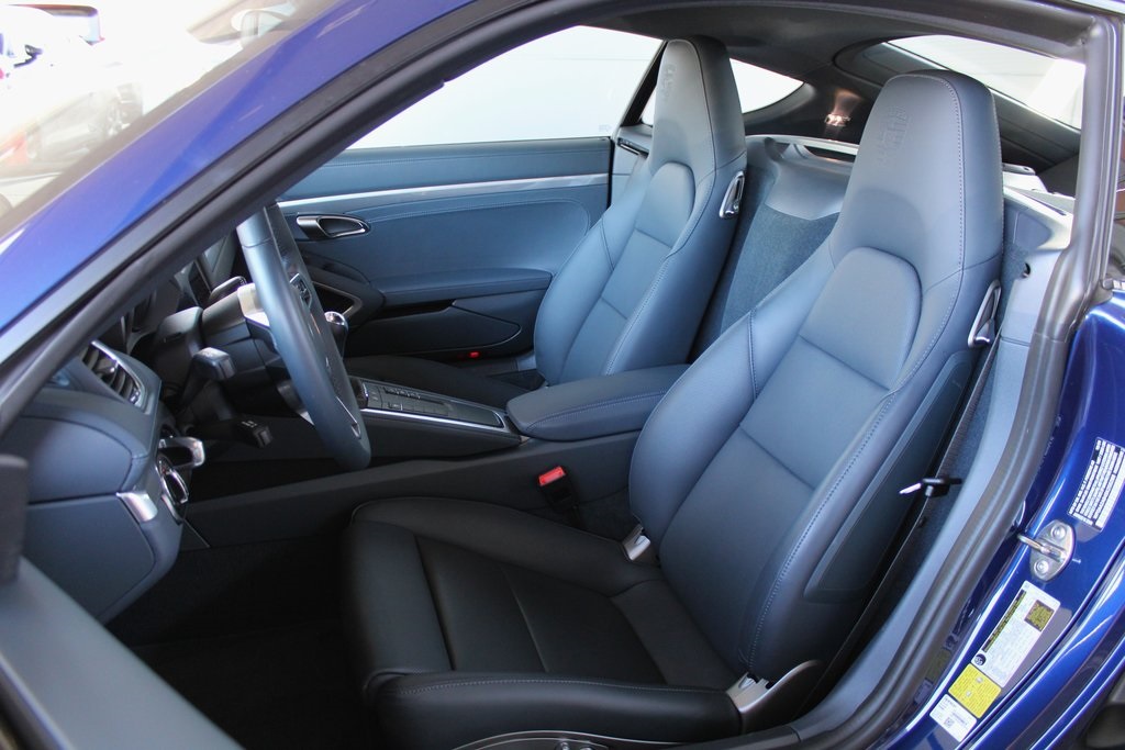 2025 Porsche Cayman Base photo 4