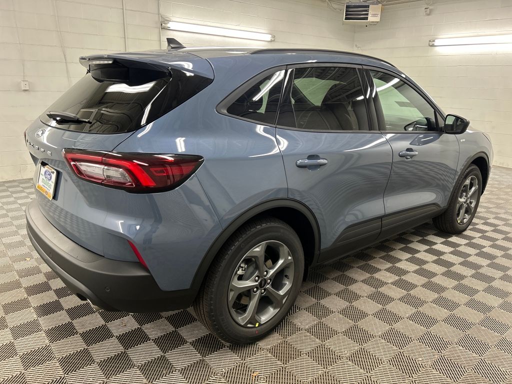 2026 Ford Escape ST-Line photo 3