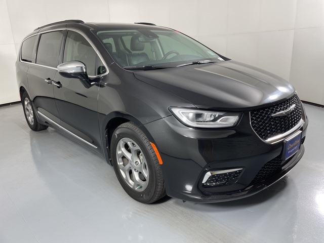 2023 Chrysler Pacifica Limited photo 2