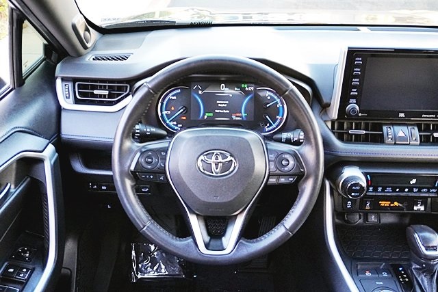 Used 2020  Toyota XSE image 19