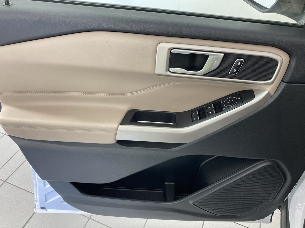 2023 Ford Explorer XLT photo 10