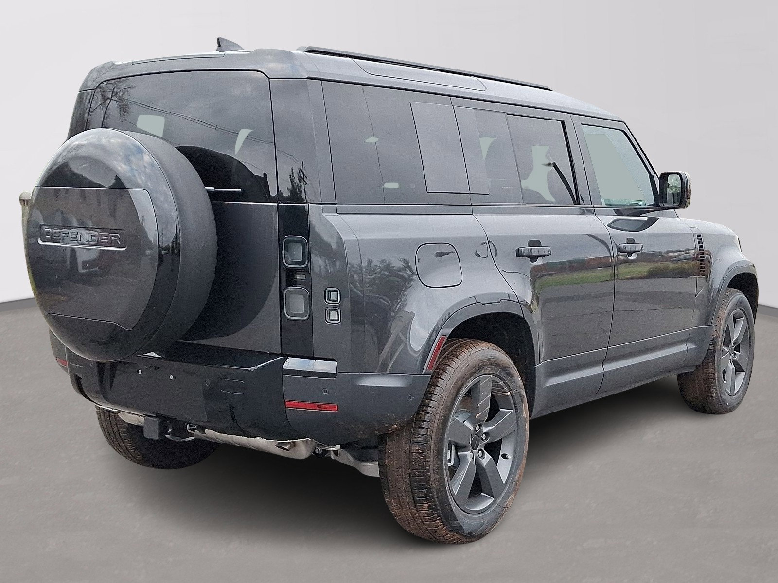 2026 Land Rover Defender S photo 3