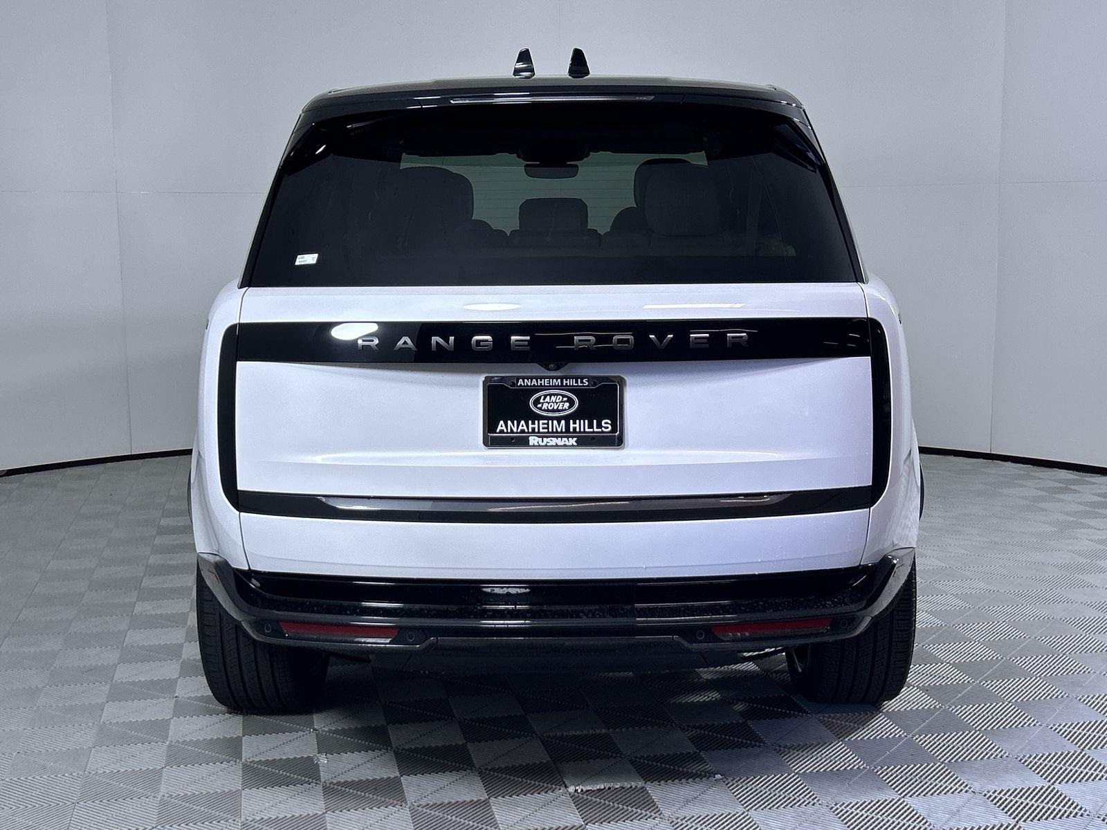 2025 Land Rover Range Rover SE photo 4