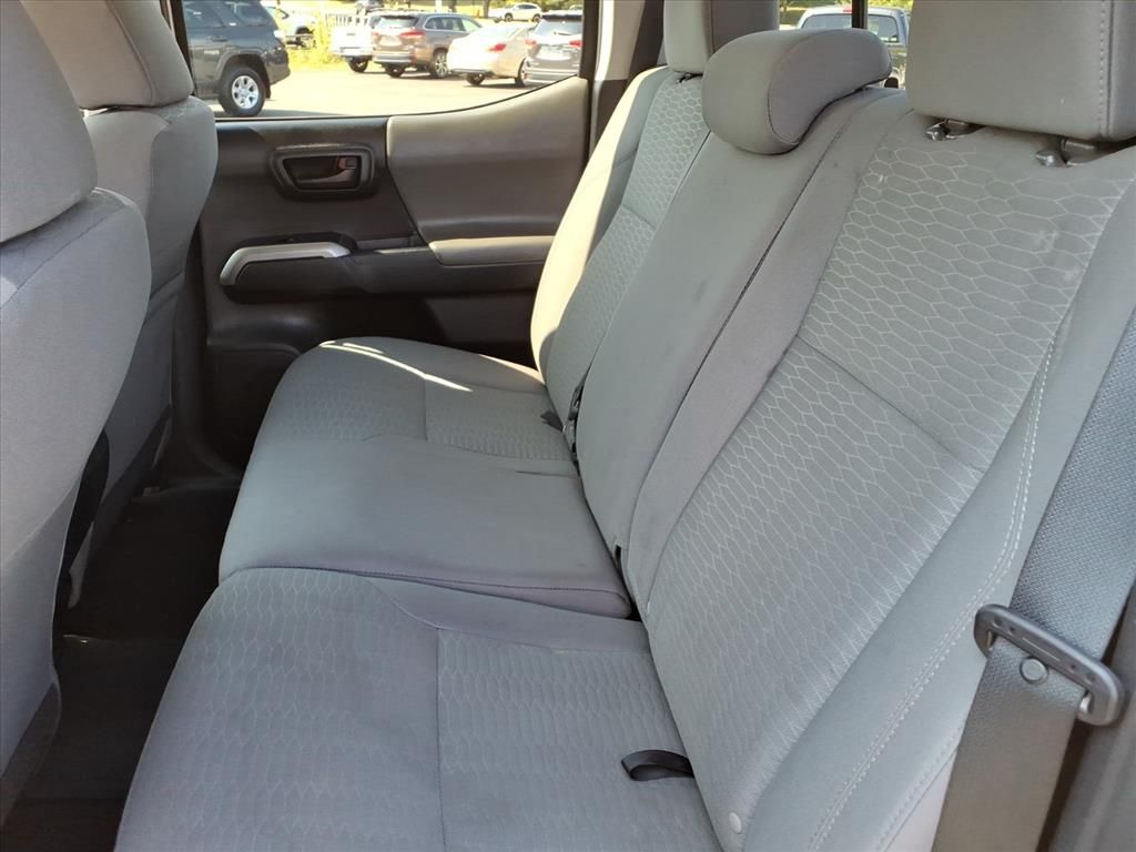 2016 Toyota Tacoma SR5 photo 11