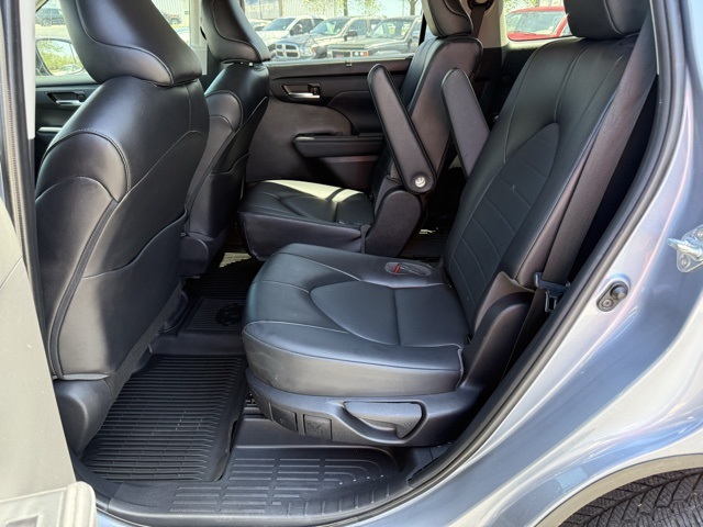 2022 Toyota Highlander XLE photo 18