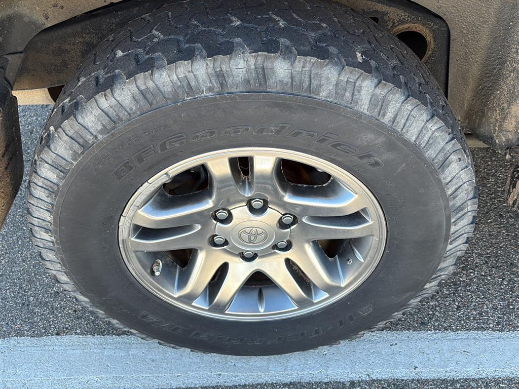 2005 Toyota Sequoia Limited photo 2