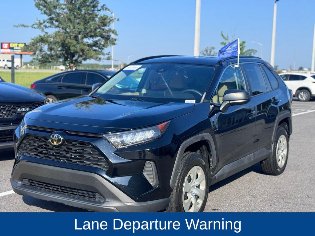 2020 Toyota RAV4 LE photo 4