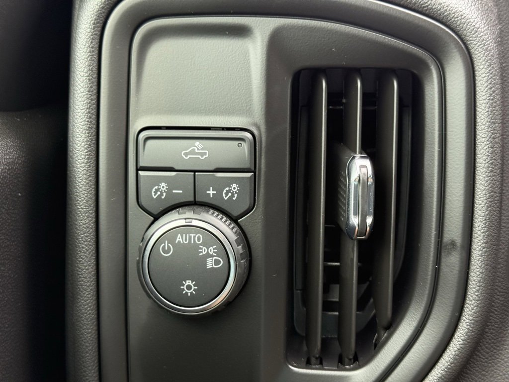 2024 Chevrolet Silverado 1500 Custom photo 21