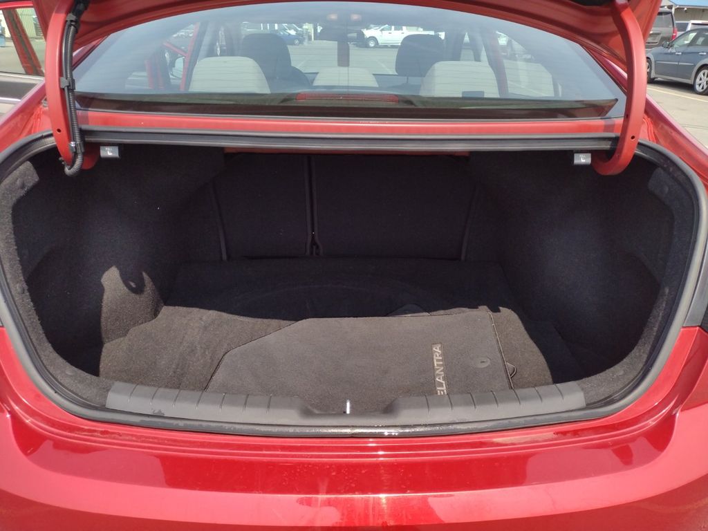 2019 Hyundai Elantra SE photo 13