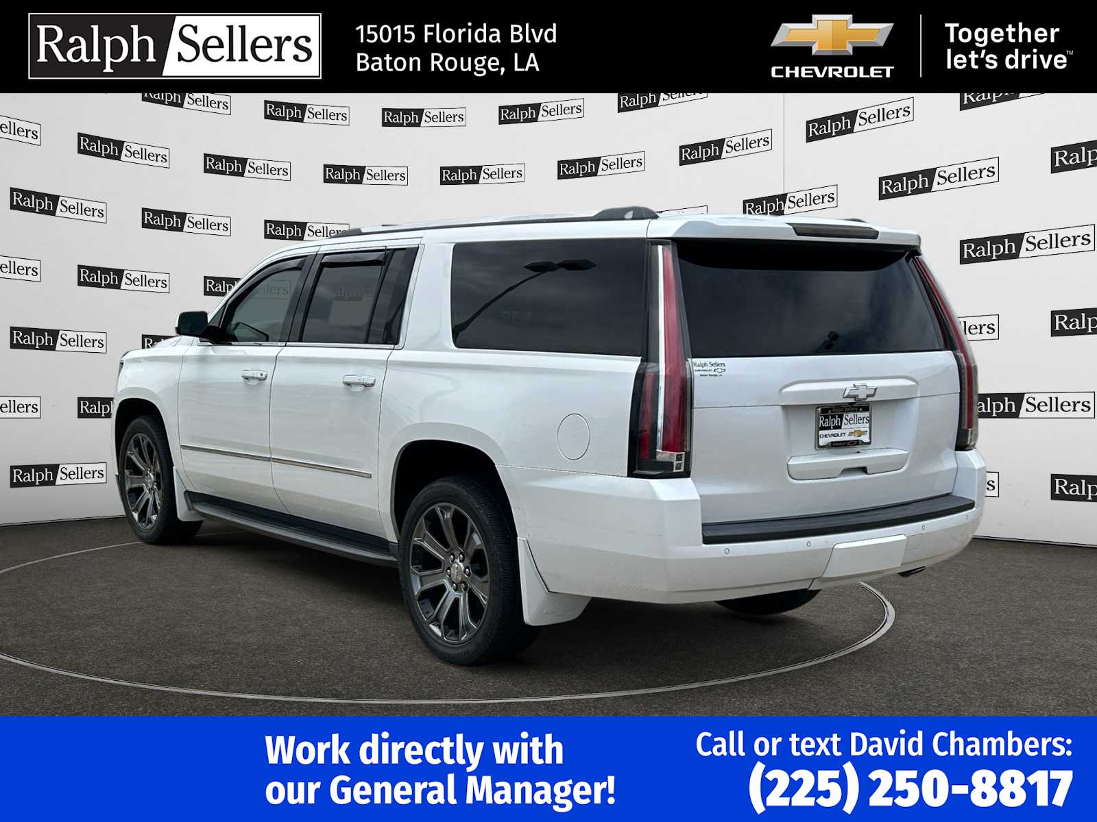 2016 Chevrolet Suburban LT photo 4
