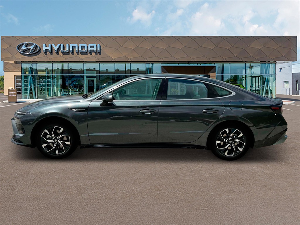 2025 Hyundai Sonata SEL photo 3