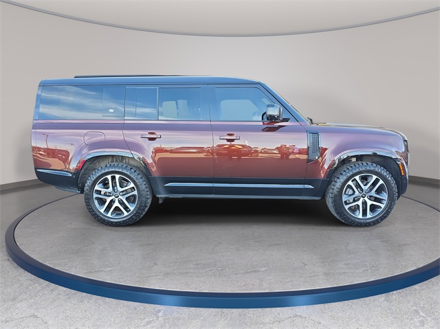 2023 Land Rover Defender 130 X-Dynamic SE photo 4