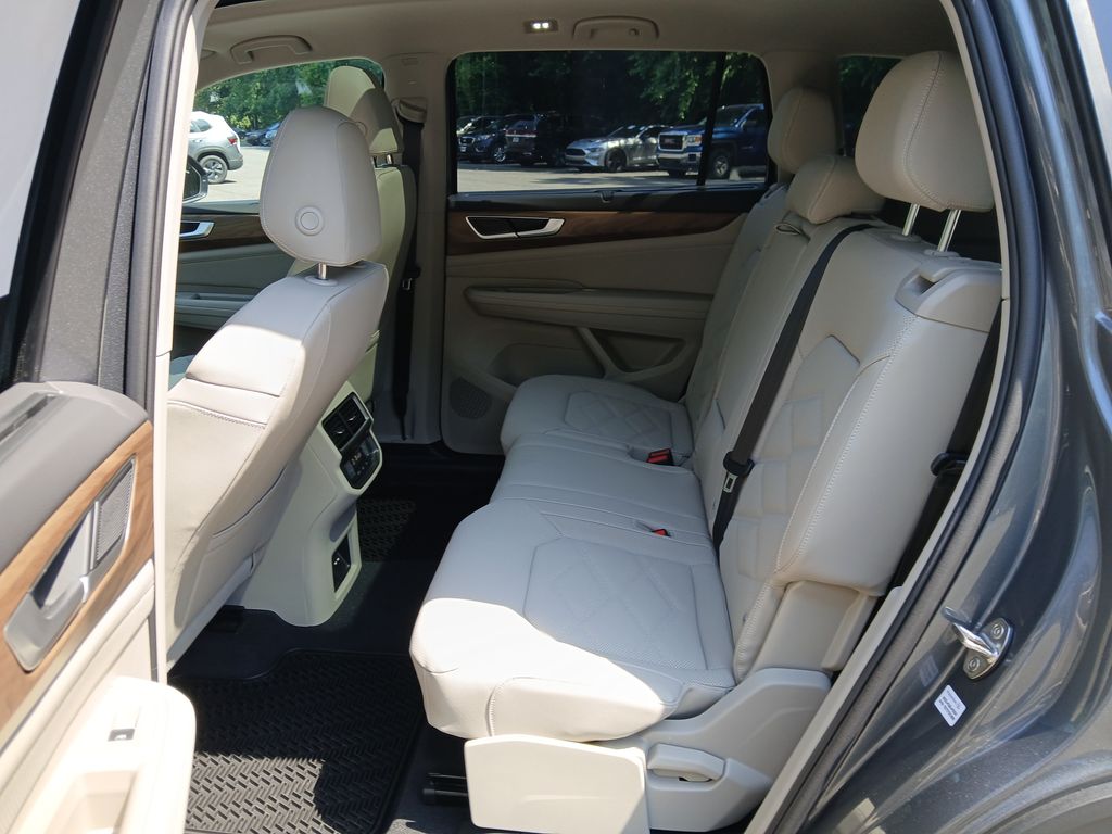 2025 Volkswagen Atlas SE Technology photo 21