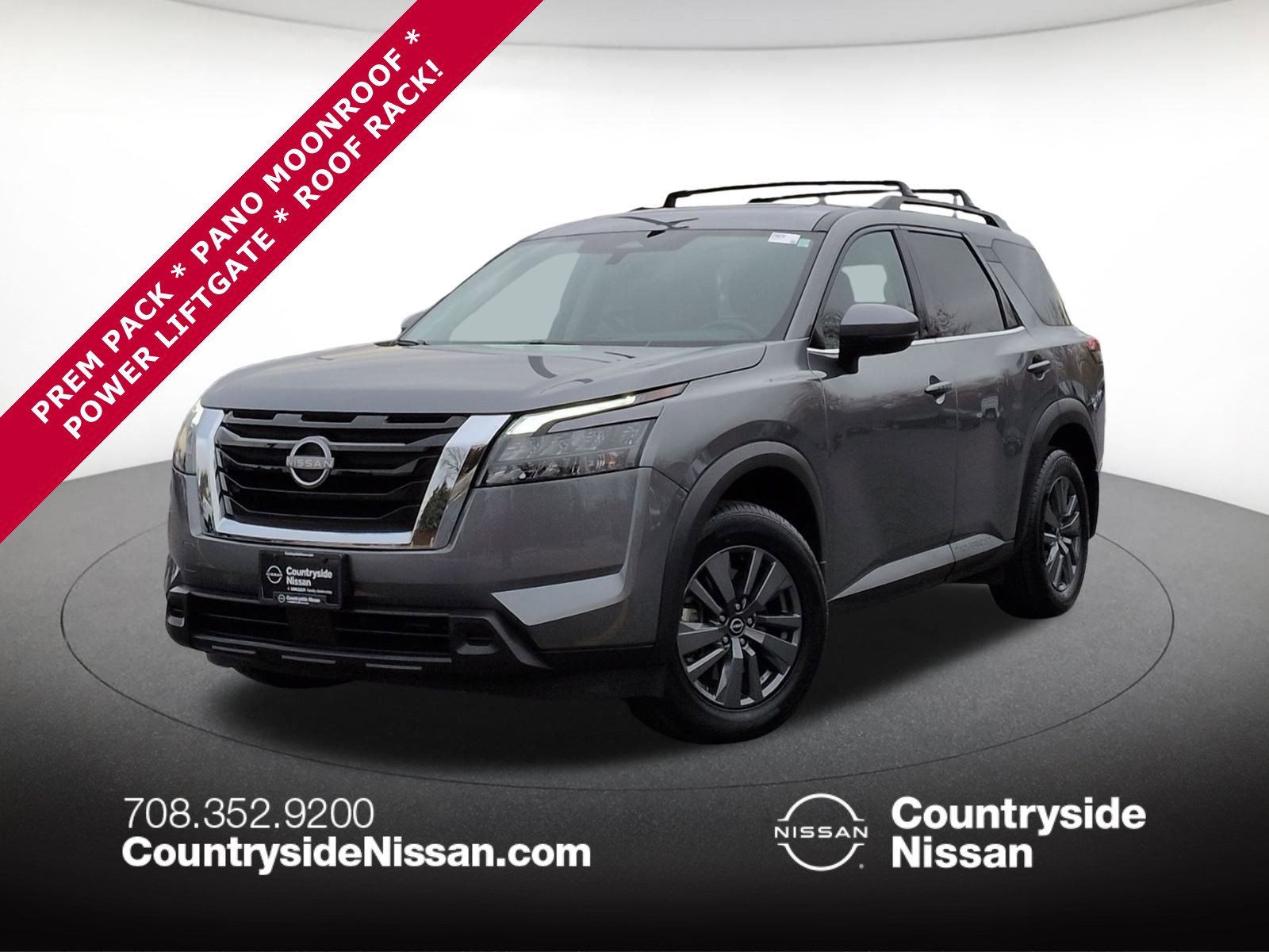 2024 Nissan Pathfinder SV's photo