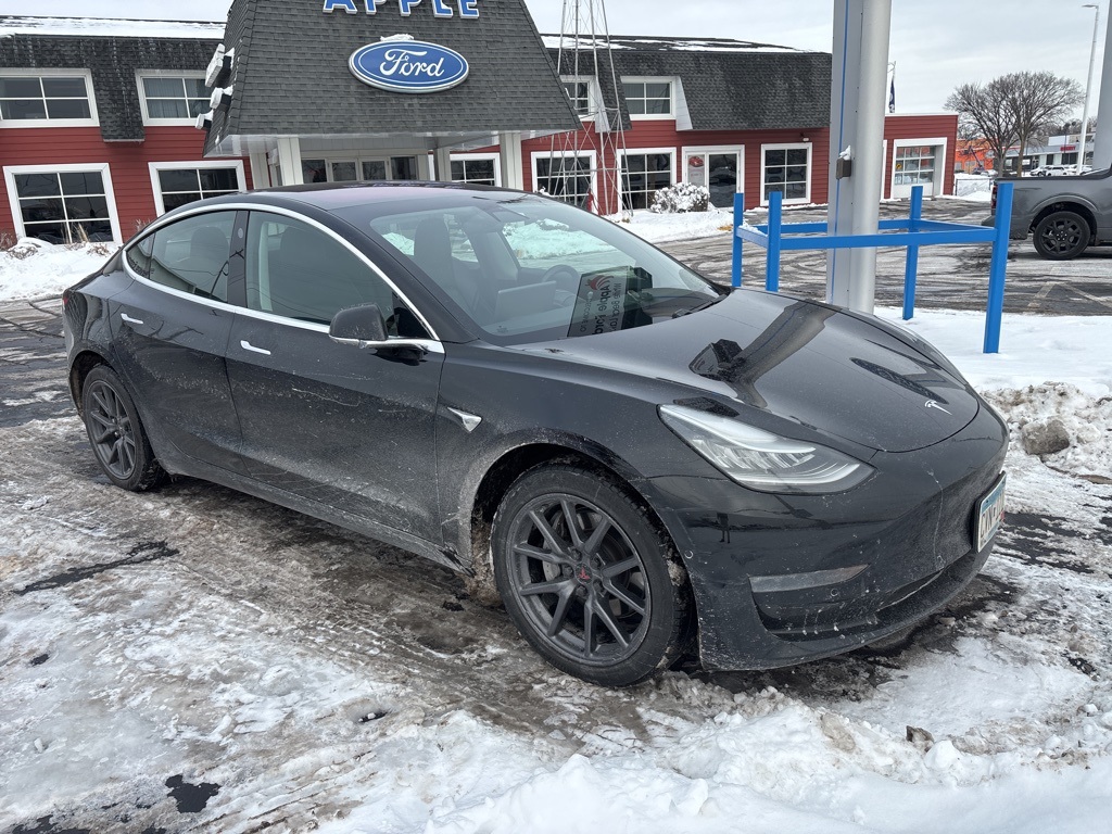 2019 Tesla Model 3 Mid Range's photo