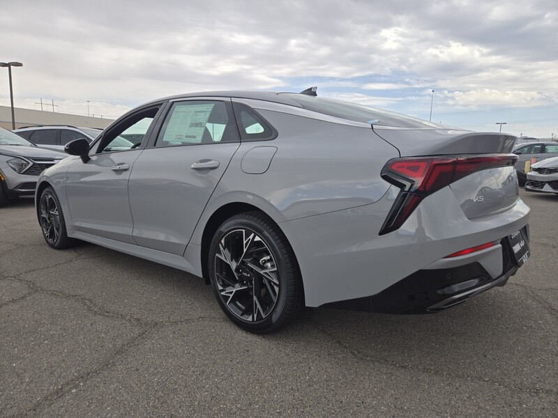 2025 Kia K5 GT-Line photo 4