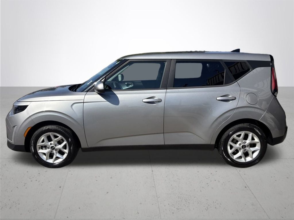 2023 Kia Soul LX photo 11