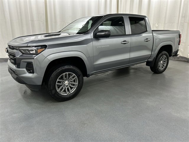 2026 Chevrolet Colorado LT photo 2
