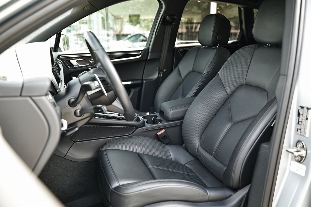 2024 Porsche Macan T photo 5