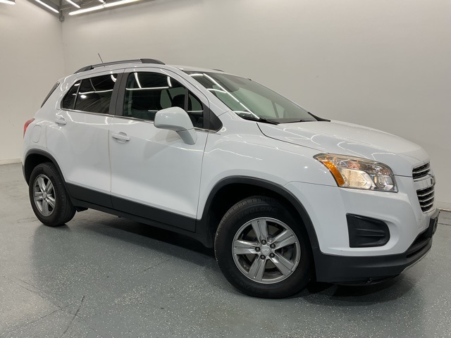 2016 Chevrolet Trax LT photo 2