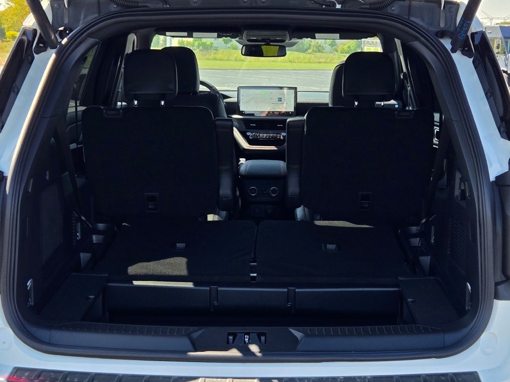 2025 Ford Explorer ST photo 13