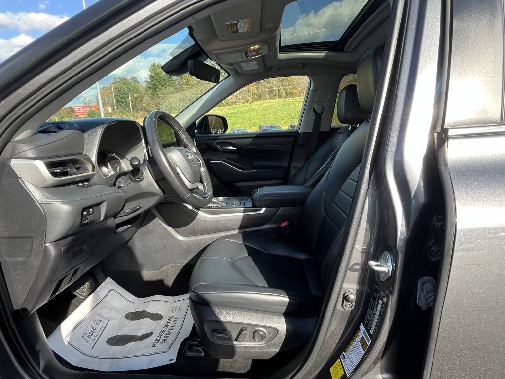 2023 Toyota Highlander Limited Platinum XLE XSE photo 2