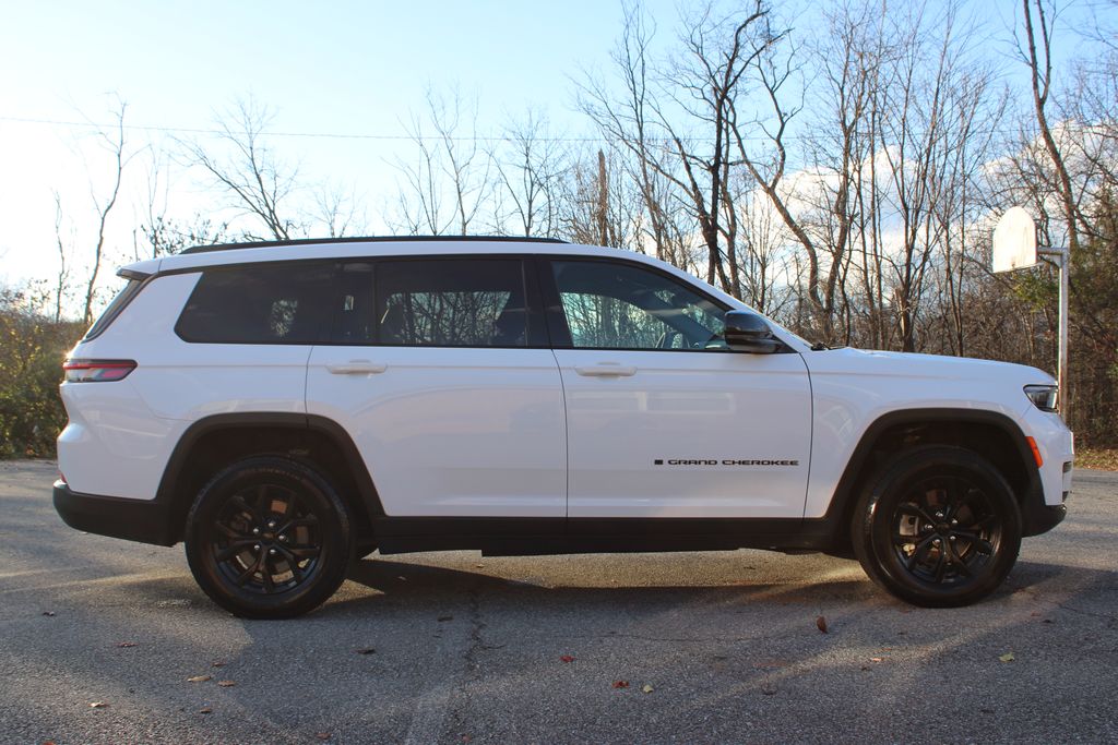 2024 Jeep Grand Cherokee Altitude photo 4