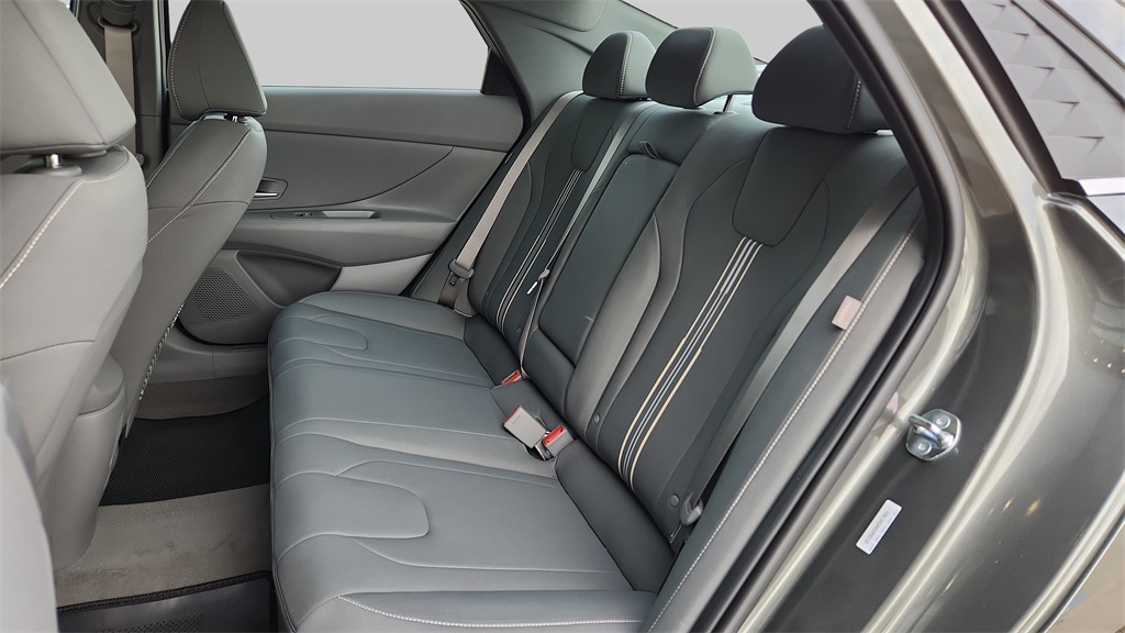 2025 Hyundai Elantra SEL Convenience photo 24