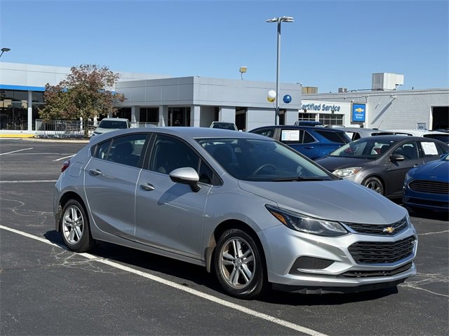 2017 Chevrolet Cruze LT photo 3