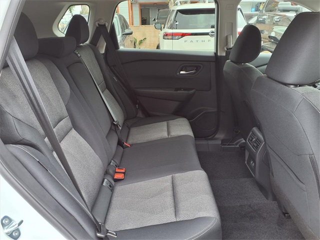 2026 Nissan Rogue SV photo 6