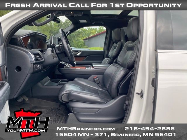 2022 Lincoln Navigator L Reserve Monochromatic photo 9