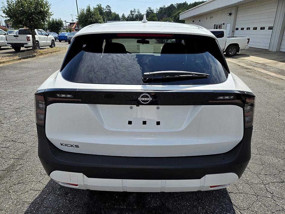 2025 Nissan Kicks SV photo 6