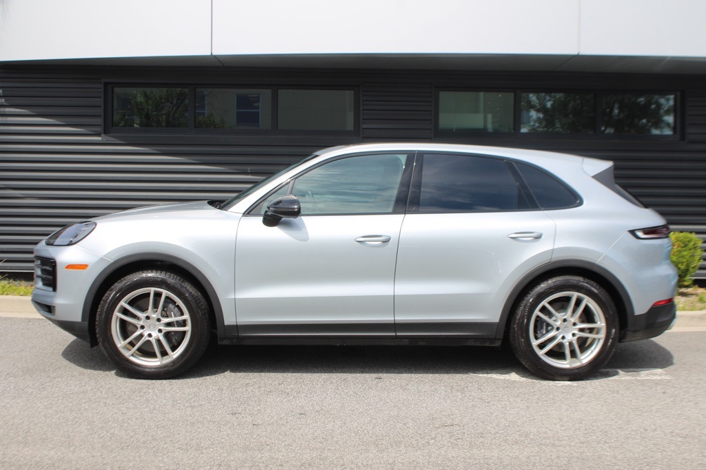 2024 Porsche Cayenne Base photo 2