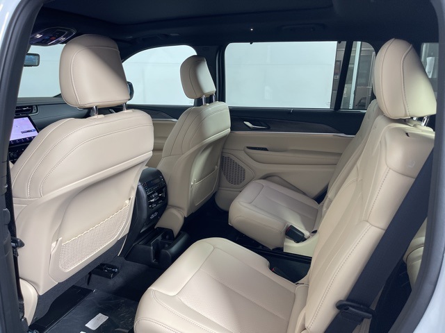2025 Jeep Grand Cherokee Limited photo 18