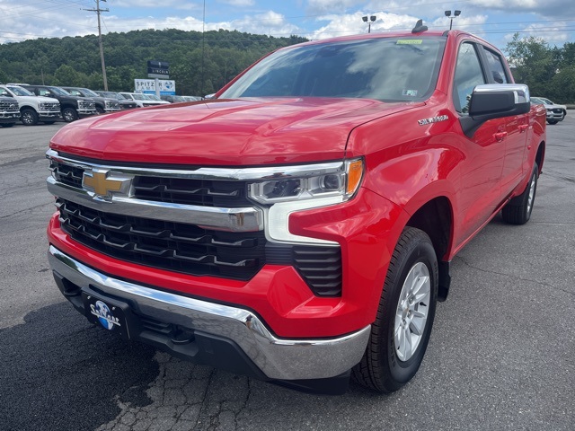 2023 Chevrolet Silverado 1500 LT photo 2