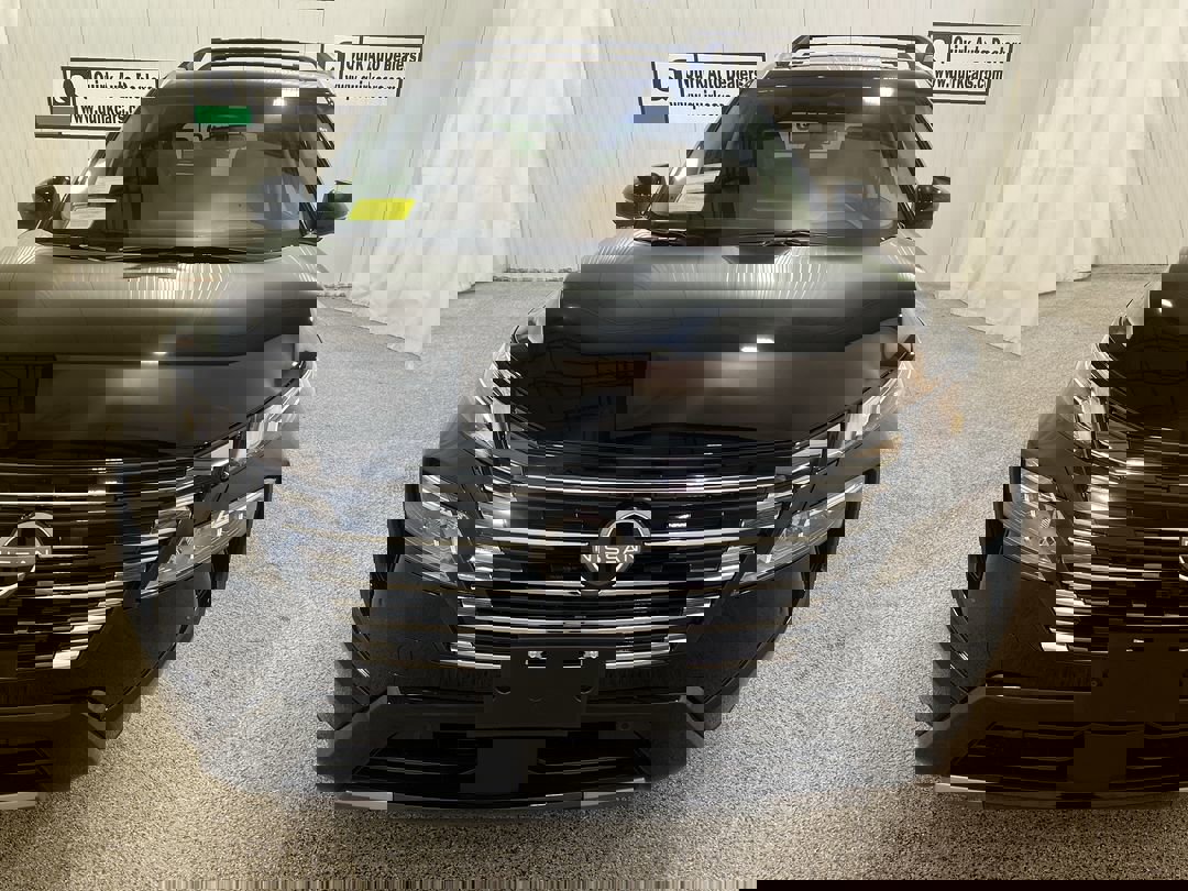 2026 Nissan Rogue Platinum photo 2