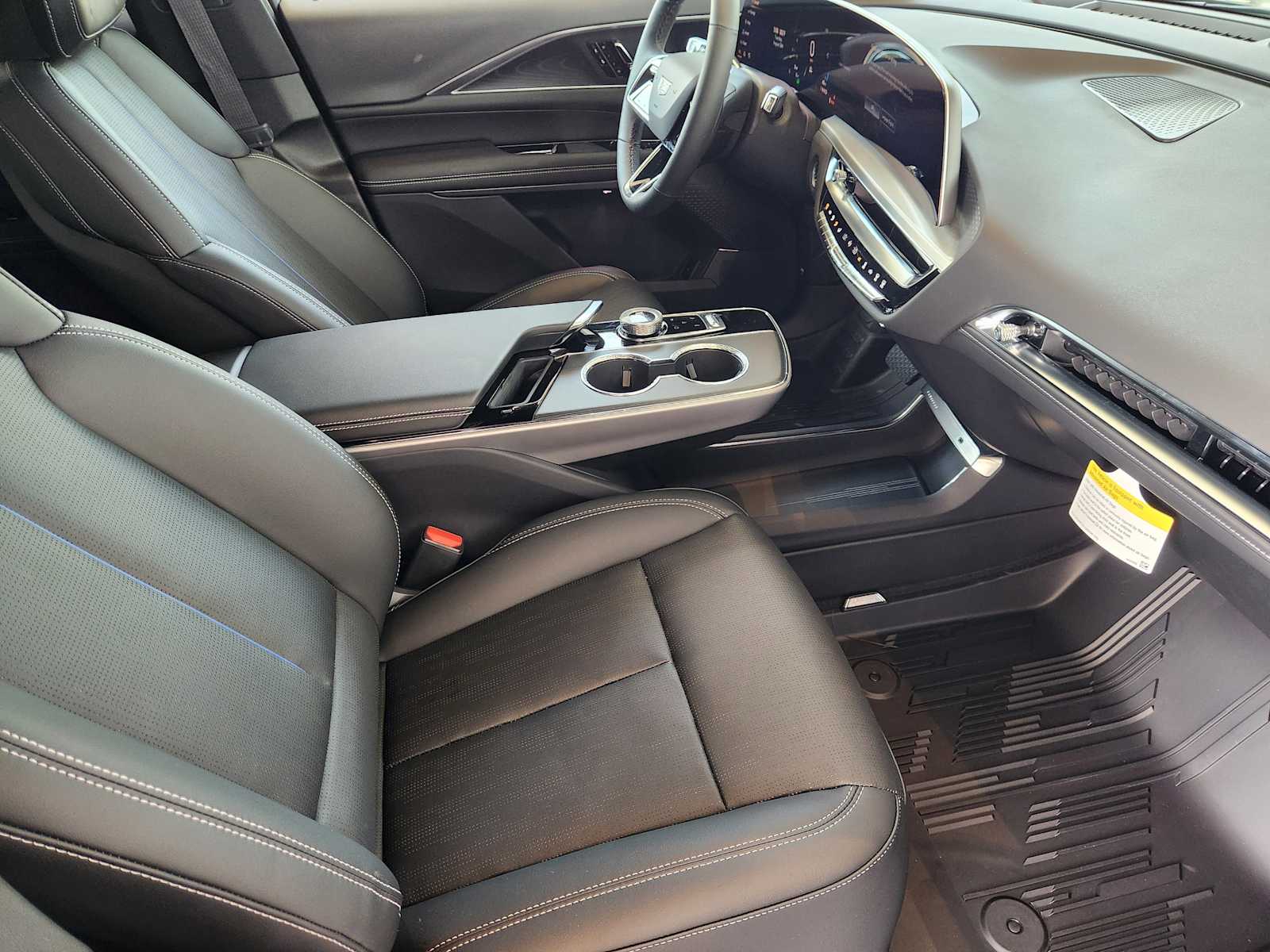 2025 Cadillac Lyriq Sport photo 8
